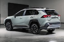 Toyota Rav 4 2019–2025 OEM příčníky na TRD střešní ližiny (2 ks) fotografie 1