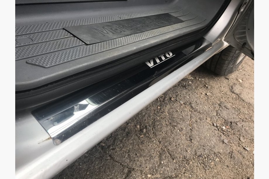 Mercedes Vito/V-class W447 2014– Nerezové kryty prahů Laser-style (2 ks) Image