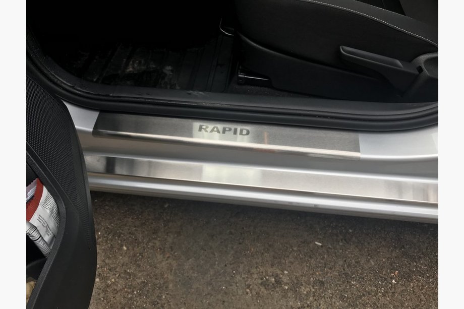 Skoda Rapid 2012–2019 Prahové lišty Nataniko (8 ks, nerez) Standard - páska Lohmann, 0,5 mm Image