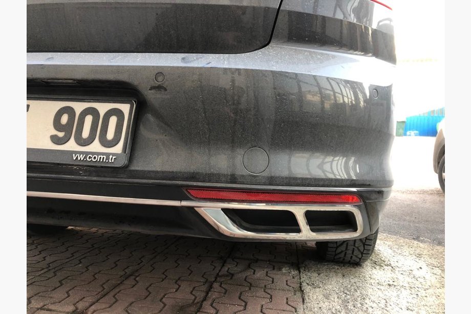 Volkswagen Passat B8 2015–2023 Sada nerezových nástavců výfuku Carmos SD/SW (2019+, 3 ks) Image