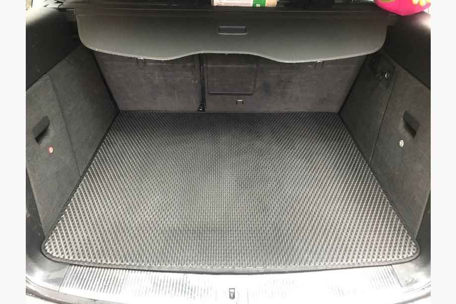 Volkswagen Touareg 2010–2018 EVA koberec do kufru V1 (černý) Image