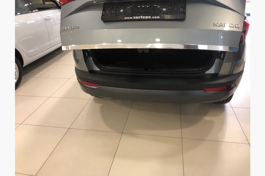 Skoda Karoq 2018– Nerezová lišta hrany víka kufru Image