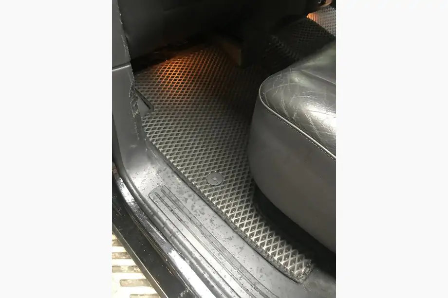 Volkswagen Touareg 2002–2010 EVA autokoberce (černé) Fotografie 1