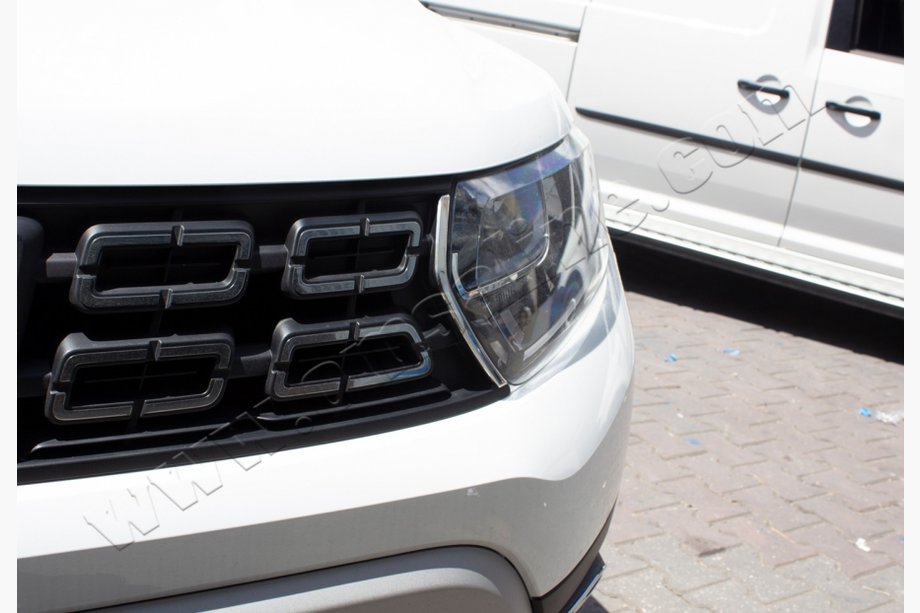 Renault Duster 2018–2024 Nerezové lišty na masku chladiče (2 ks) Image