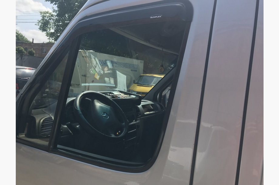 Volkswagen LT 1995–2006 Okenní deflektory (2 ks, Sunflex) Image
