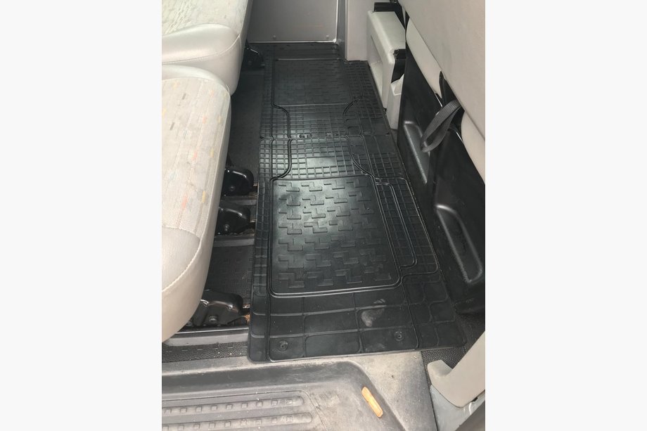 Volkswagen T5 Transporter 2003–2010 Zadní gumové koberečky do interiéru (2 ks, Polytep) Image