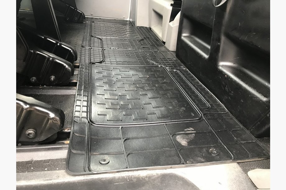 Volkswagen T5 Multivan 2003–2010 Zadní gumové koberečky do interiéru (2 ks, Polytep) Image
