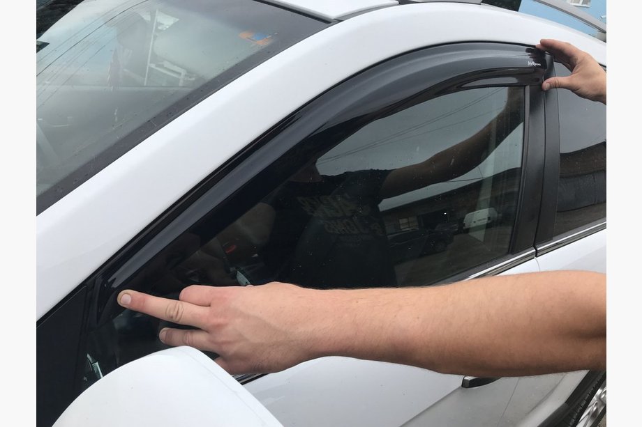 Opel Antara 2006–2017 Okenní deflektory černé (4 ks, MyRacing) Image