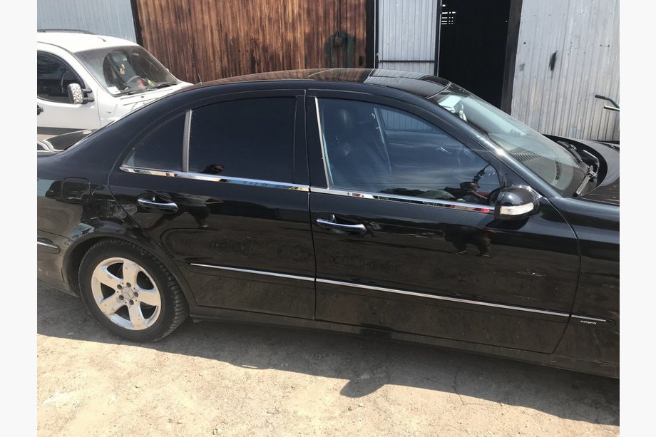 Mercedes E-class W211 2002–2009 Vnější okenní lišty (nerez) Fotografie 5