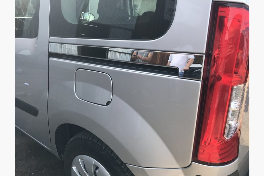 Renault Kangoo 2008–2020 Lišta pod posuvné dveře (2 ks, nerez) Image