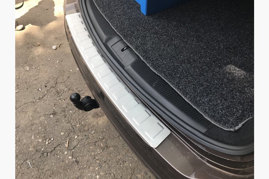 Ford Galaxy 2007–2015 Nerezová lišta na zadní nárazník Carmos Image