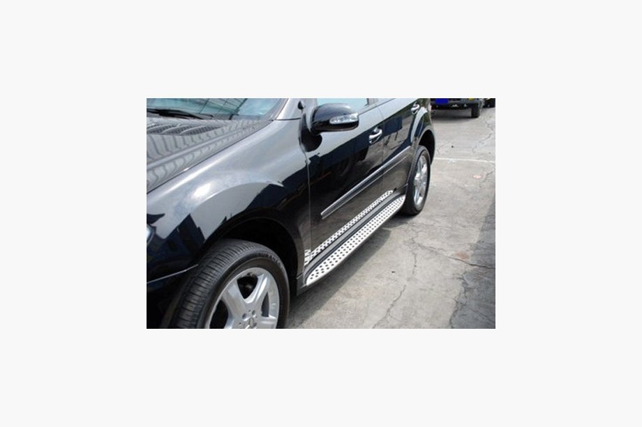 Mercedes ML W164 2005–2011 OEM boční prahy (2 ks, hliník) Fotografie 2