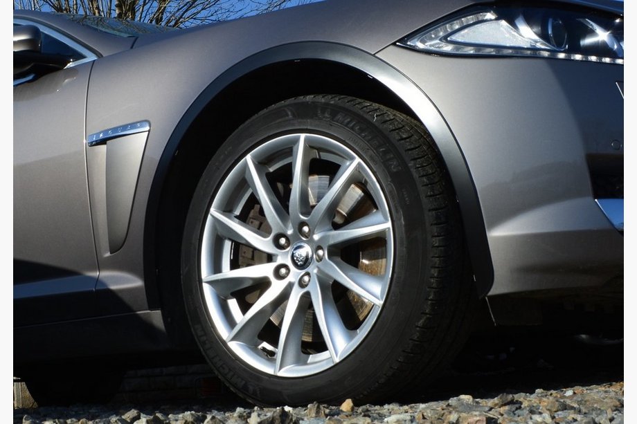 Jaguar XF 2009–2016 Nerezové lišty na lemy blatníků (4 ks) Image