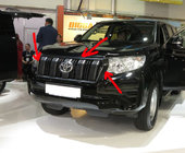 Toyota Land Cruiser Prado 150 2009–2023 Mřížka chladiče 2017↗ černá Originál (s krátkými lamelami) fotografie 4