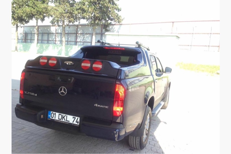 Mercedes X-Class 2017–2020 Hardtop Grand BOX Image