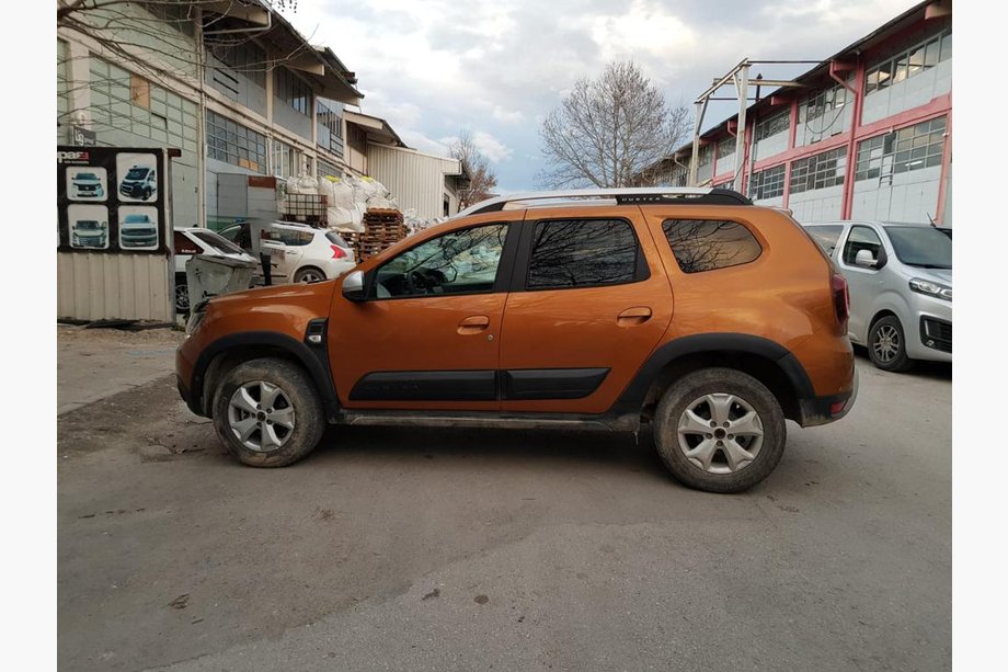 Dacia Duster 2018–2024 Dveřní lišty V1 (4 ks, ABS) Fotografie 2