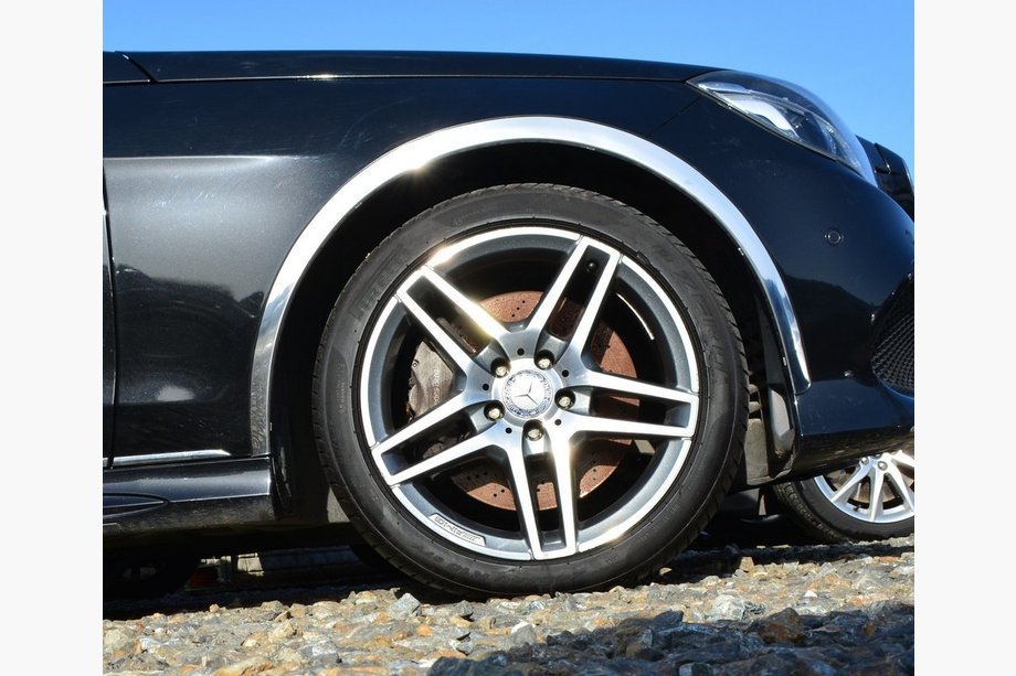 Mercedes E-Class W212 2009–2016 Nerezové lišty na lemy blatníků (4 ks) Image
