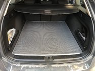 Volkswagen Passat B8 2015–2023 Vanička do kufru EVA (černá) SW fotografie 1