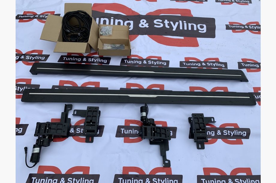Range Rover Sport 2014–2022 Boční nášlapy s výsuvným mechanismem (2 ks, hliník) Image