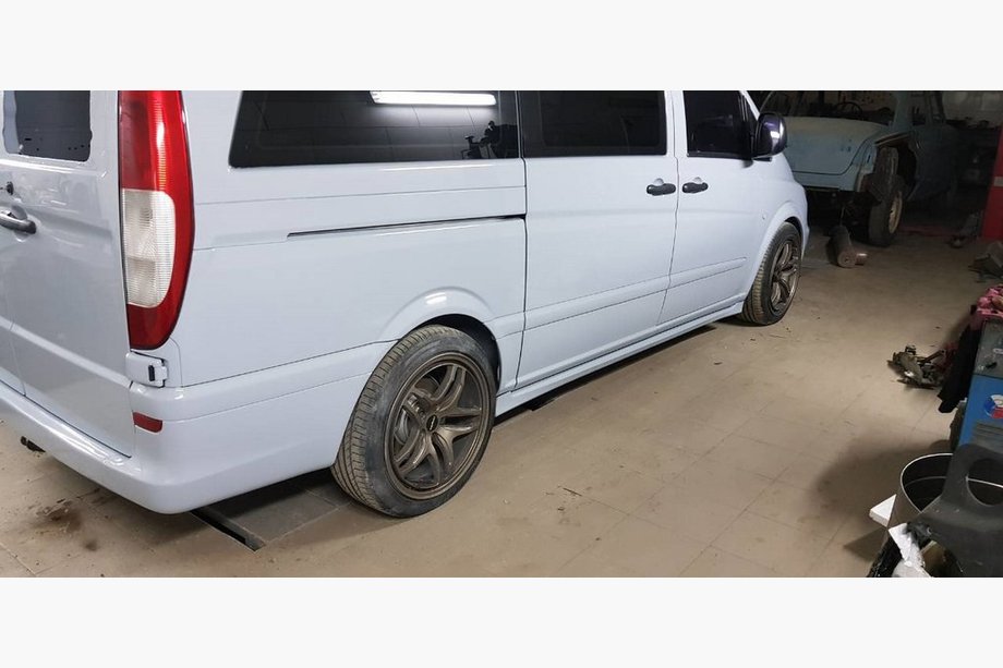 Mercedes Viano 2004–2014 Boční prahy Exclusive (2 ks, k lakování) Image