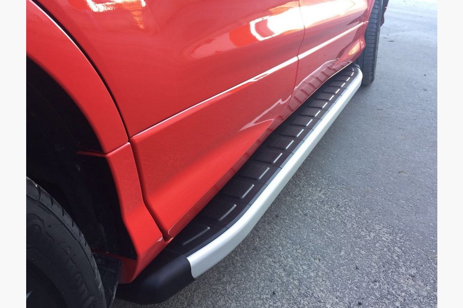 Skoda Karoq 2018– Boční nášlapy Fullmond (2 ks, hliník) Image