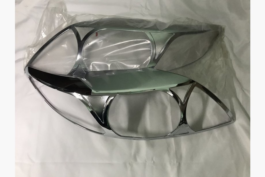 Toyota Corolla 2007–2013 Rámečky světlometů (2 ks, plast) Fotografie 1