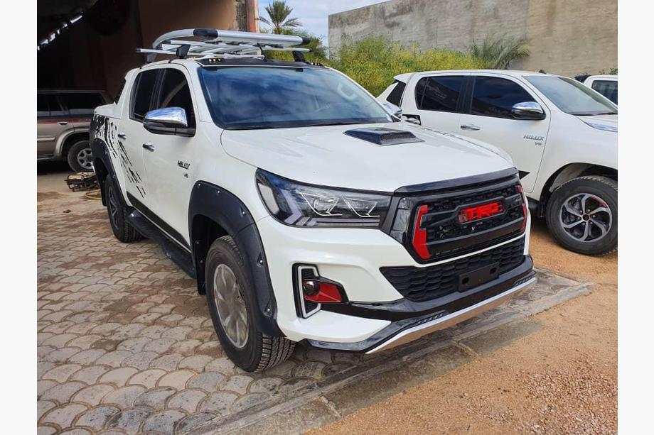 Toyota Hilux 2015– Přední světlomety Lexus-design V1 2015-2019 (2 ks) Fotografie 1