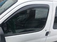 Peugeot Partner 1996–2008 Ofuky oken černé (2 ks, DDU-Aomis) fotografie 1