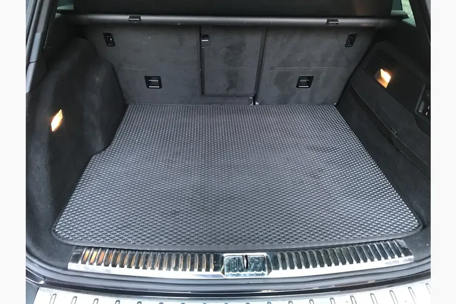 Volkswagen Touareg 2010–2018 EVA koberec do kufru V2 (černý) Image