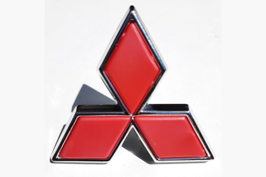 Mitsubishi Galant 1992–1998 Červený emblém (47 mm strana, výška 43 mm) Image