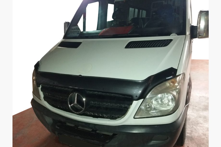 Mercedes Sprinter W906 2006–2018 Deflektor kapoty v karbonovém vzhledu 2006-2013 (EuroCap) Image