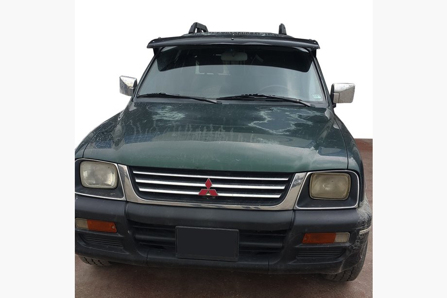 Mitsubishi L200 1996–2006 Sluneční kšilt na čelní sklo (černý lesk, 5 mm) Image