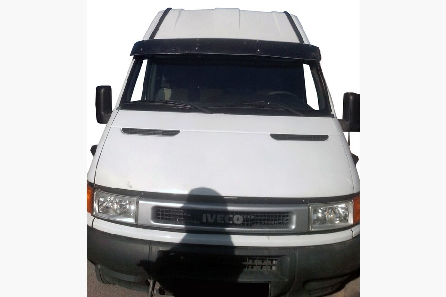 Iveco Daily 1999–2006 Kšilt na čelní sklo V1 (černý lesk, 5 mm) Image