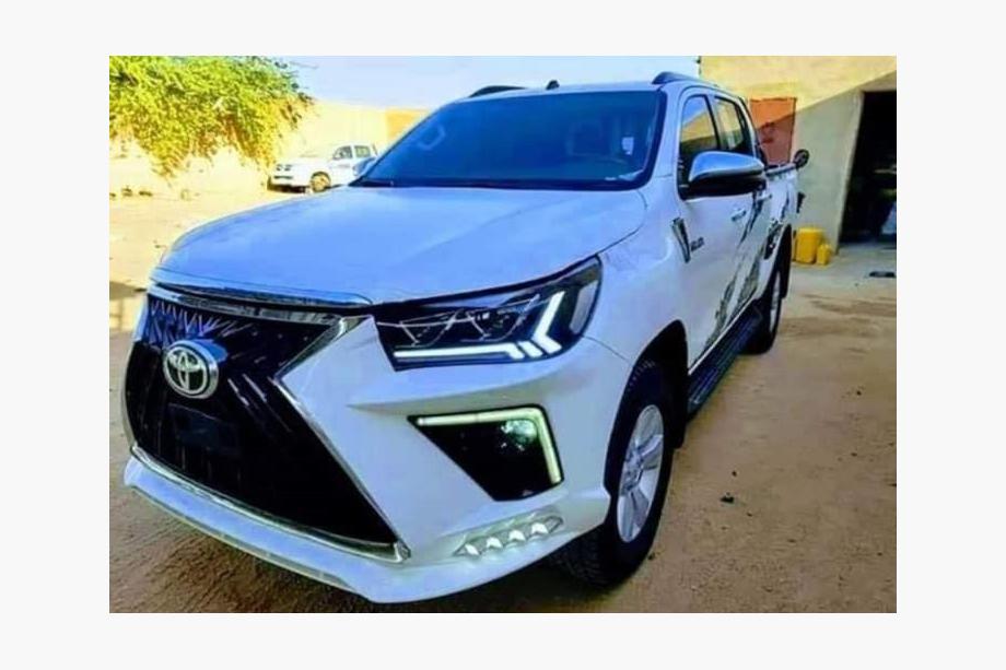 Toyota Hilux 2015– Přední nárazník Lexus-design V2 (pro 2015-2020) Image