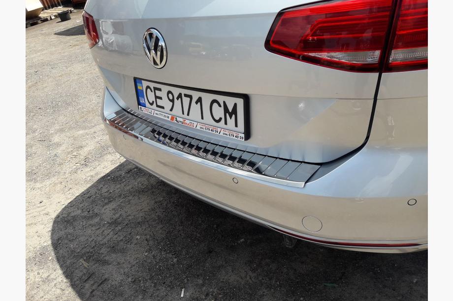 Volkswagen Passat B8 2015–2023 Chromová lišta na zadní nárazník Carmos V1 (SW) Fotografie 1