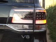 Toyota Land Cruiser 200 2007–2021 Zadní světla 2016+ (Executive Black) fotografie 4