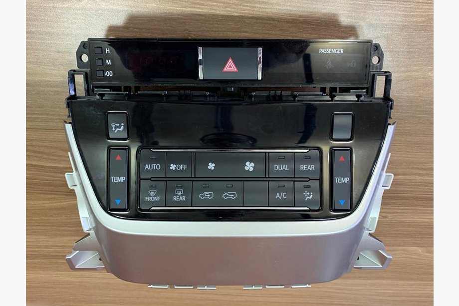 Toyota Land Cruiser 200 2007–2021 Ovládací jednotka Clima 2015+ Image