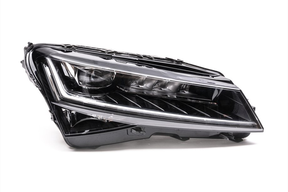 Skoda Superb 2015–2024 Přední světlomet Matrix (pravý, originál, použitý) Image