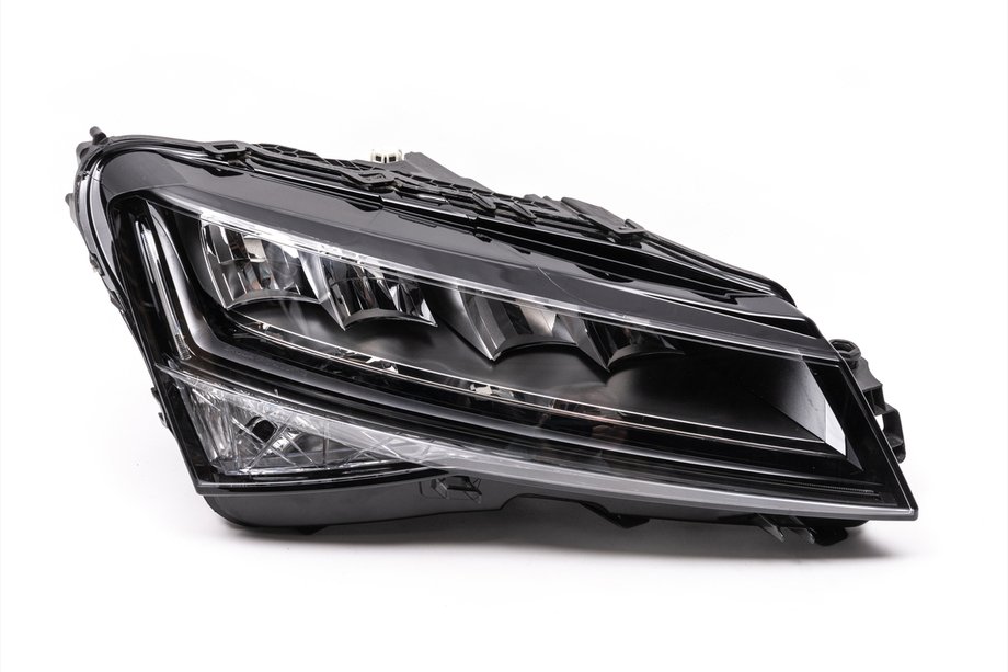 Skoda Superb 2015–2024 Přední LED světlomet (pravý, originál, použitý) Image