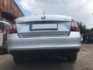 Skoda Rapid 2012–2019 Nerezová lišta hrany víka kufru fotografie 2