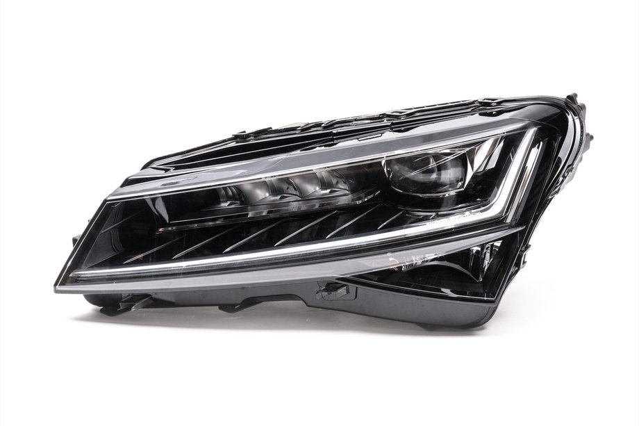 Skoda Superb 2015–2024 Přední světlomet Matrix (levý, originál, použitý) Image