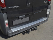 Renault Trafic 2001–2015 Nerezová ochranná lišta na zadní nárazník s ohybem Nataniko fotografie 1