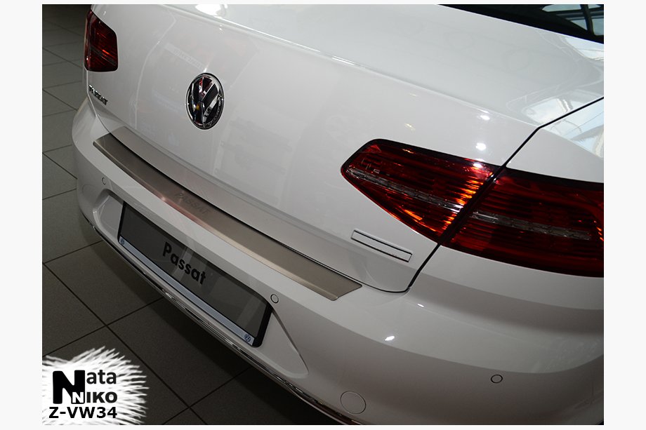 Volkswagen Passat B8 2015–2023 Nerezová lišta na zadní nárazník s ohybem Nataniko Image