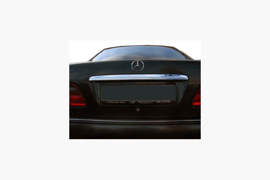 Mercedes C-Class W203 2000–2007 Lišta nad SPZ (plastová) Image
