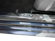 Volkswagen Golf 5 2003–2009 Nerezové kryty vnitřních prahů (2 ks) fotografie 1