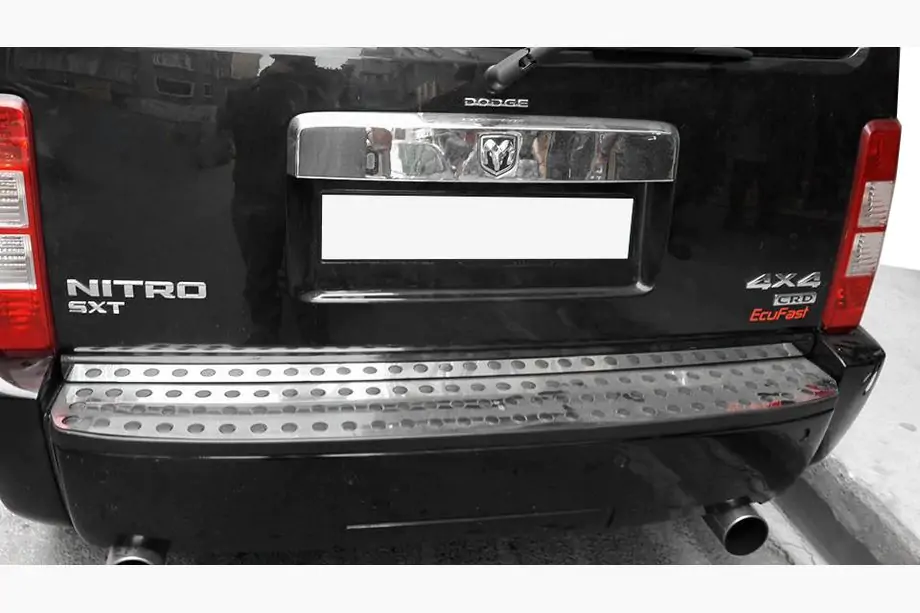 Dodge Nitro 2006–2011 Nerezová ochranná lišta na zadní nárazník Image