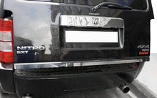 Dodge Nitro 2006–2011 Nerezová lišta na hranu víka kufru fotografie 1