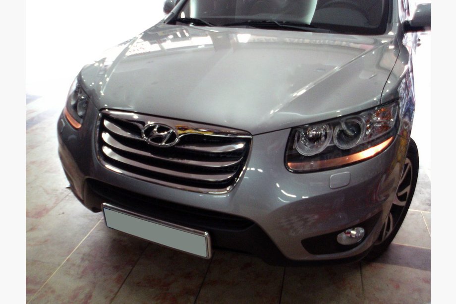 Hyundai Santa Fe 2 2006–2012 Nerezové lišty na masku chladiče (2010-2012, 4 ks) Fotografie 2