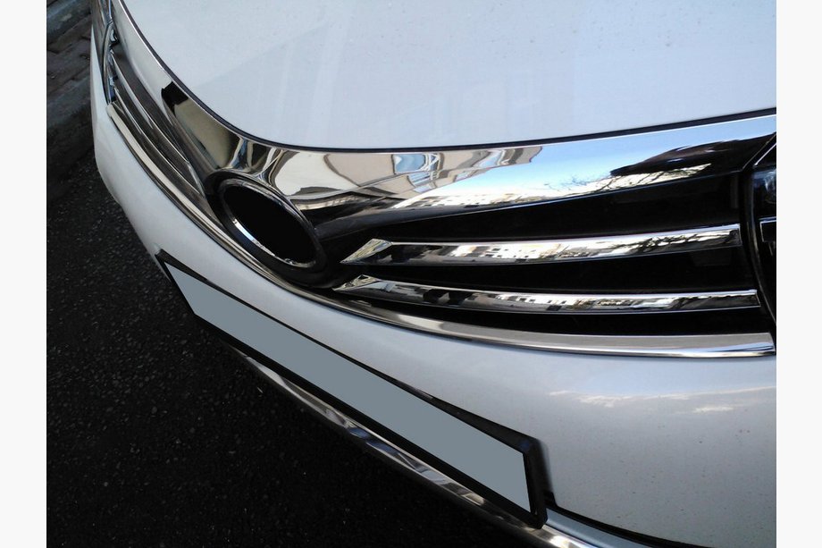 Toyota Corolla 2013–2019 Chromová lišta na masku chladiče (spodní, 2013-2016, nerez) Image