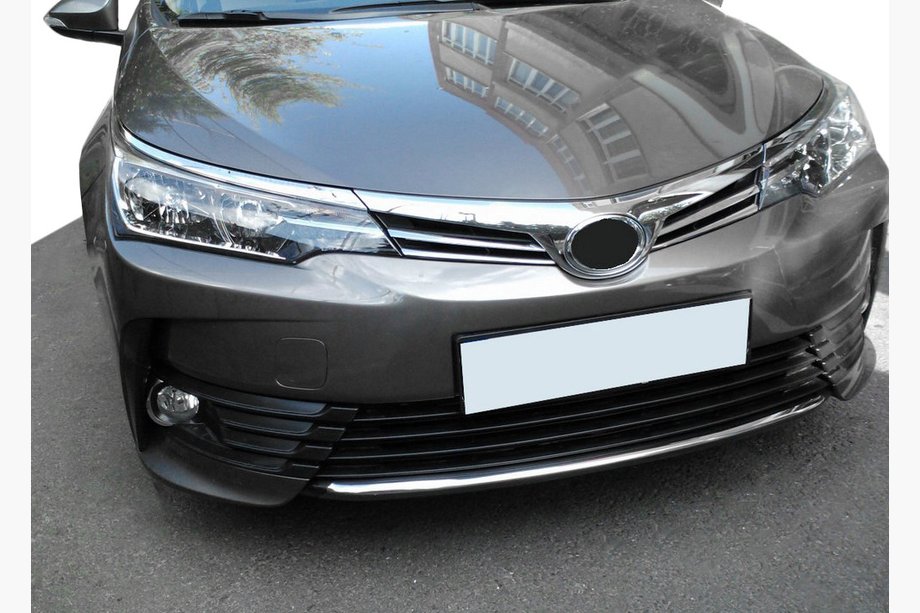 Toyota Corolla 2013–2019 Nerezová krycí lišta mřížky nárazníku (2017-2019) Image